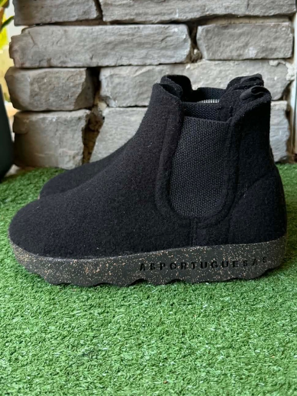 Asportuguesas Caia Black Felt Women's  Chelsea Boots